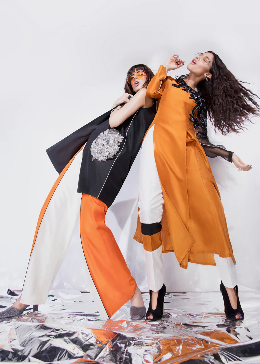 Exotic Bloom - Image 3