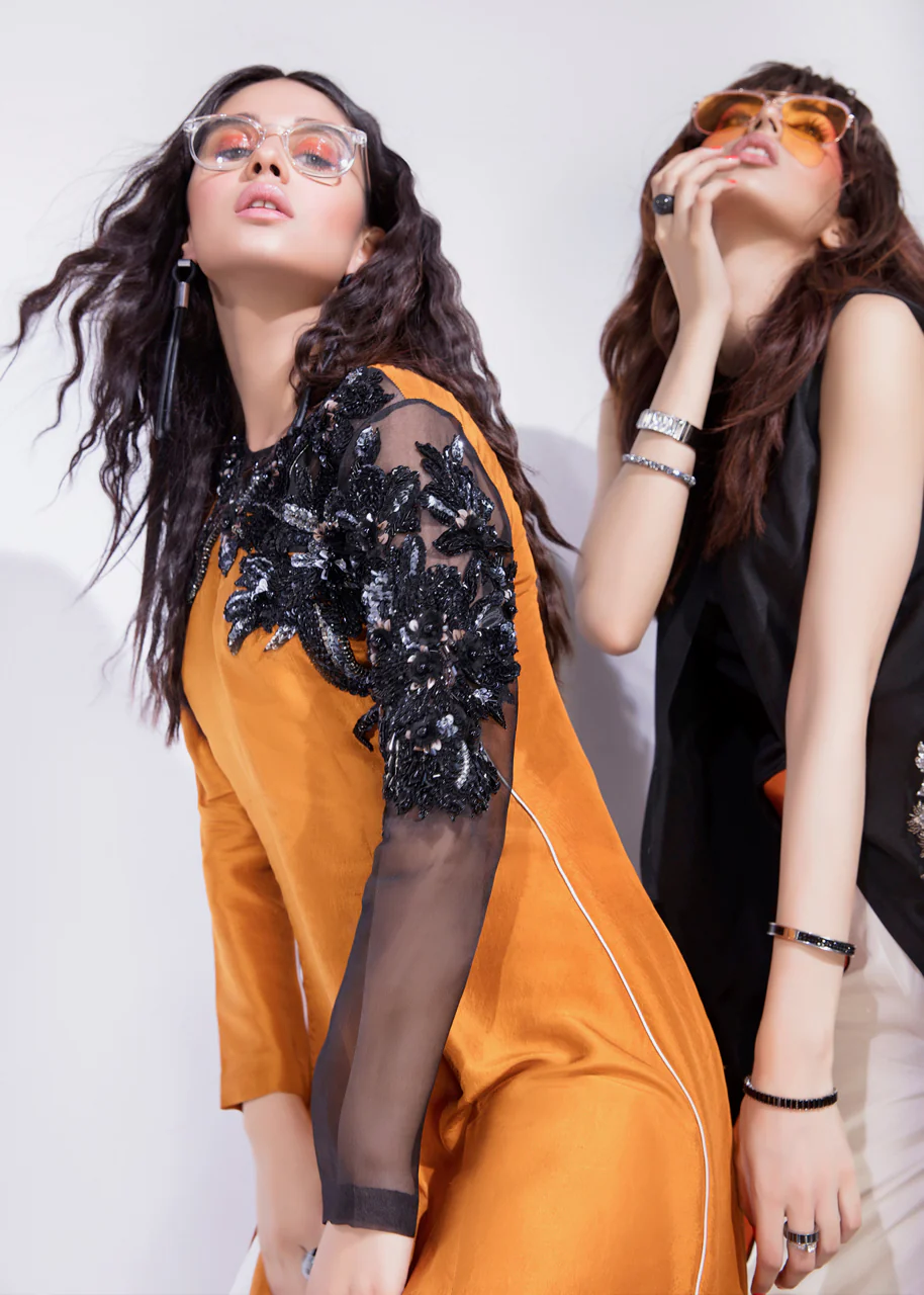 Exotic Bloom - Image 4