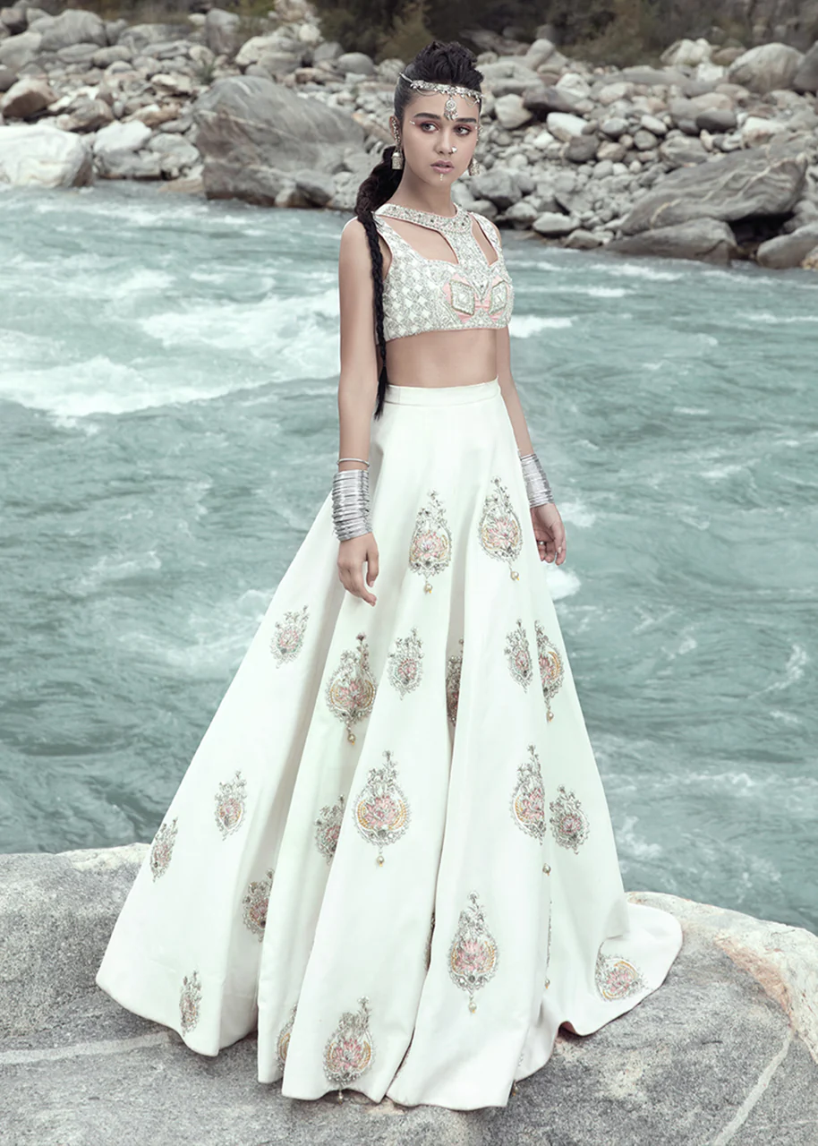 White Aura - Image 3